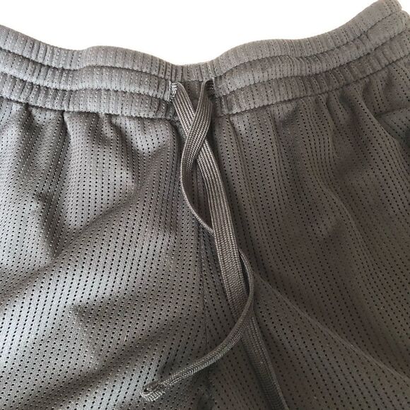 Danskin Shorts black with white stripe draw string Small(4-6) - Picture 5 of 5